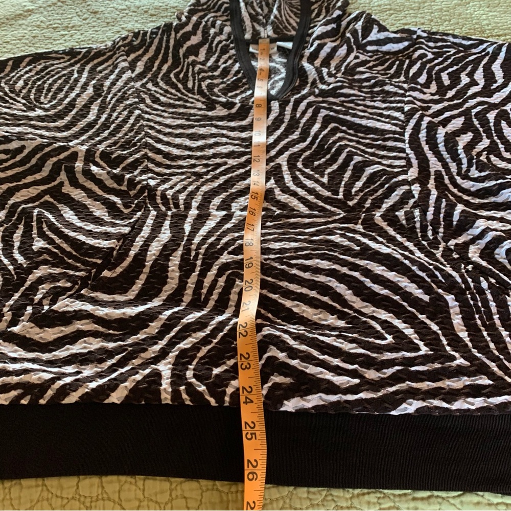 Chico’s Hoodie Brown & White Animal Print with Pockets Size 16 - Picture 14 of 16